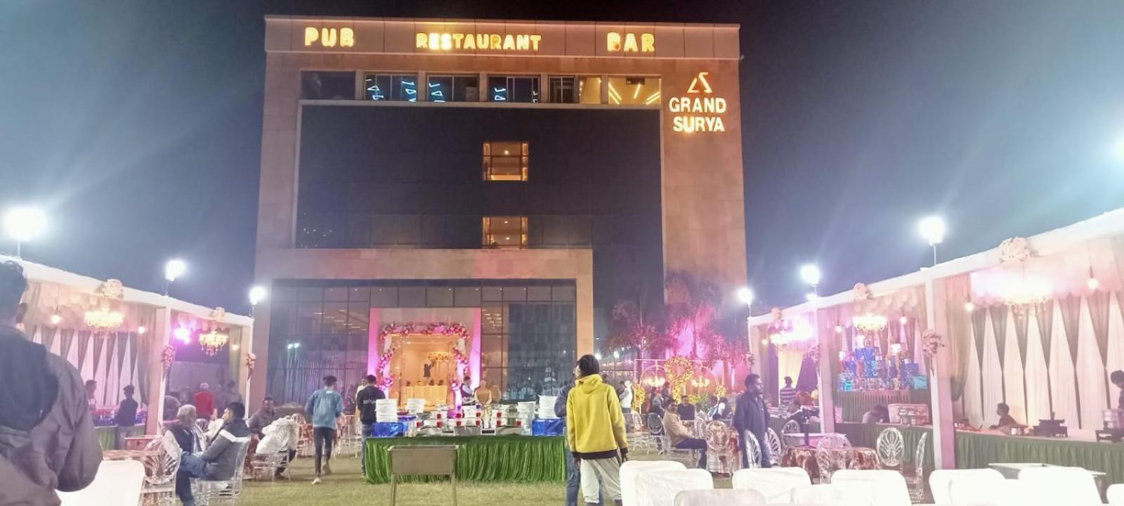 Hotel Grand Surya Kodarma Exteriör bild