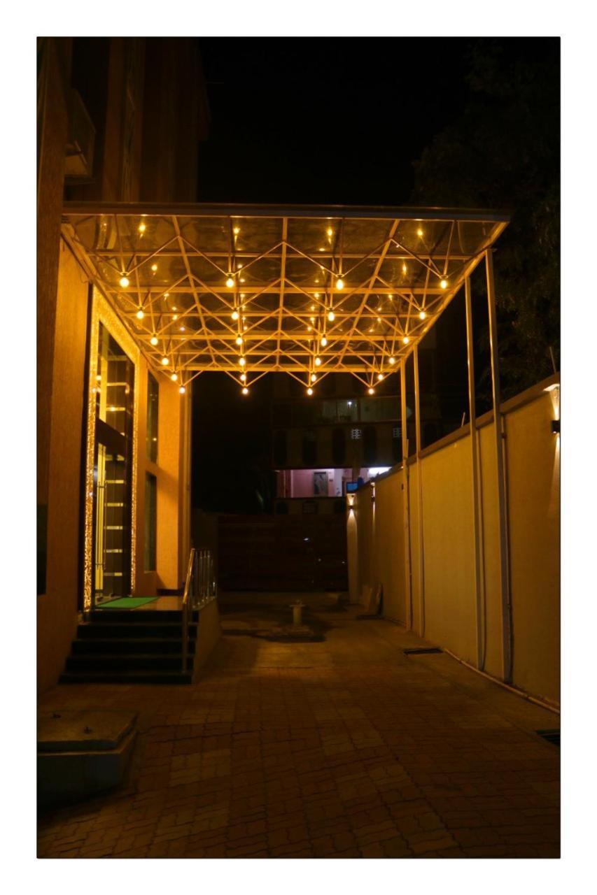 Hotel Grand Surya Kodarma Exteriör bild
